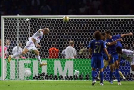 la tete de zizou contre buffon